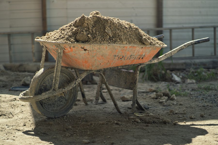 Carretilla con tierra de excavación, retiro de tierra en Castro